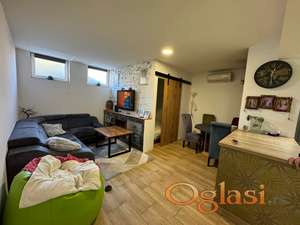 STAN PODELJEN U DVE STAMBENE JEDINICE